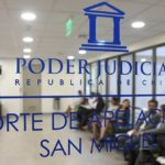 Corte de San Miguel anula acuerdo entre la fiscalía y la defensa de imputada por violencia intrafamiliar porque víctima no fue escuchada antes de validar suspensión del caso