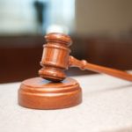 TC admite a tramitación recurso de la Defensoría y suspende juicio oral remoto
