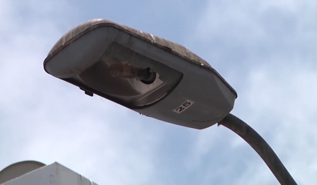 Caso luminarias: Juzgado de Garantía de Iquique amplía en ocho meses investigación para terminar revisión de 192 equipos incautados a imputados, el municipio y empresas