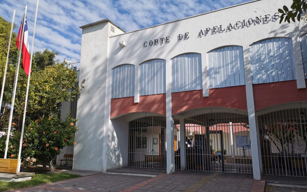 Corte de Copiapó ordena a Colegio Adventista a tratar a menor de 13 años según su identidad de género y nombre social tras negarle el ingreso a clases por vestir uniforme femenino