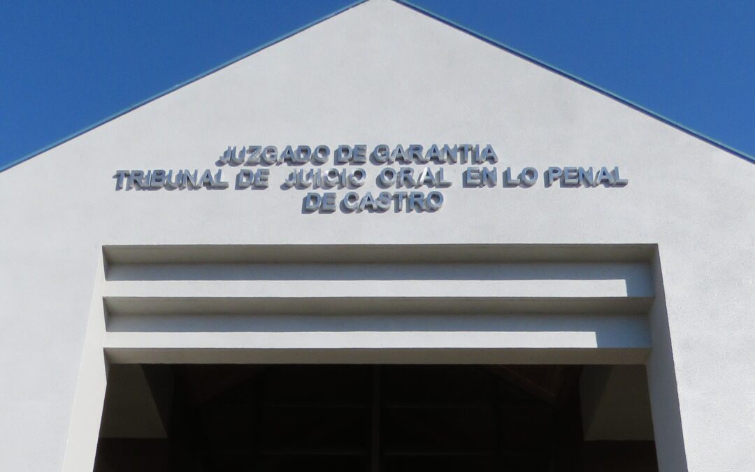 Ocurrió en Castro: en prisión preventiva queda hombre detenido por hurtar bolsos a personal de las FF.AA. que resguardaban local de votación antes del plebiscito