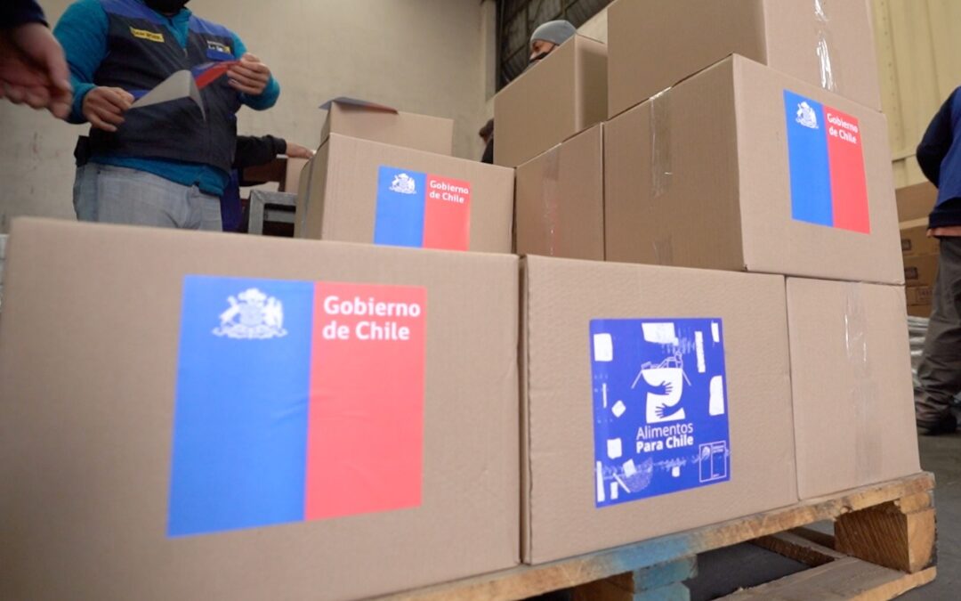 Sumario en Intendencia de Tarapacá por programa “Alimentos para Chile”: Contraloría detecta que se entregaron más de 900 canastas a funcionarios públicos, 274 cajas duplicadas y cambiaron tarros de atún por jurel