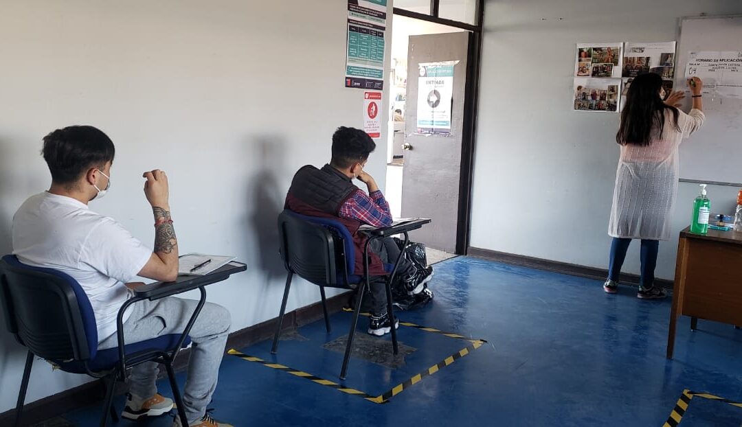 Cerca de 2 mil alumnos privados de libertad rindieron la prueba de transición universitaria