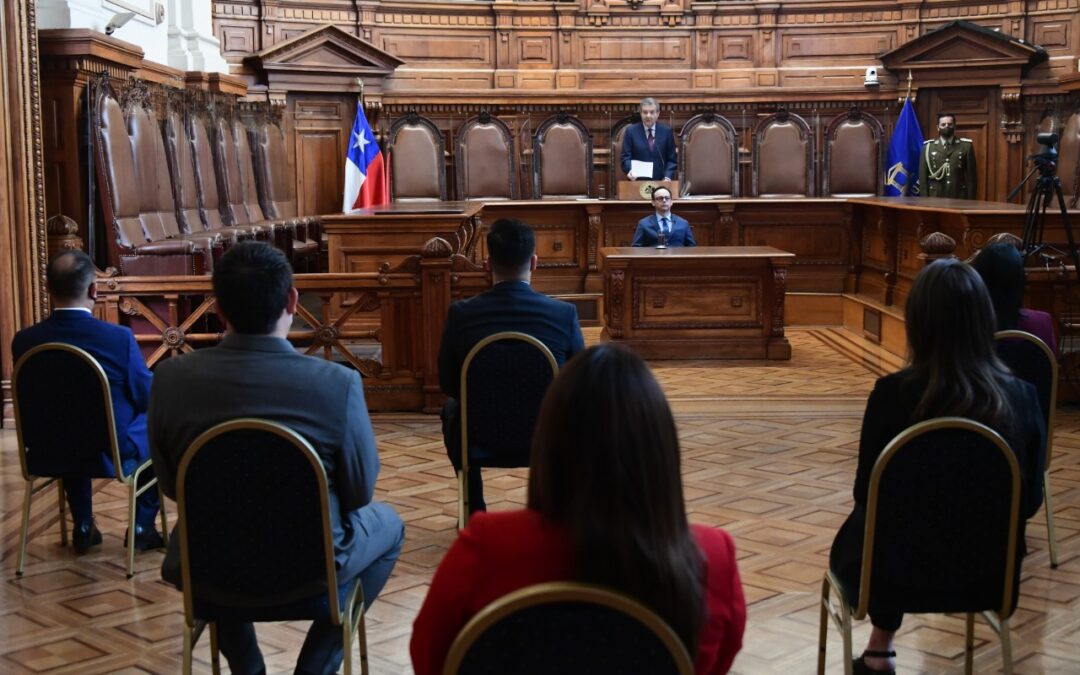 Presidente de la Corte Suprema: “Si bien existen críticas en la formación y acreditación de los abogados, de todas formas parece indudable que el proceso de masificación también ha democratizado la profesión”