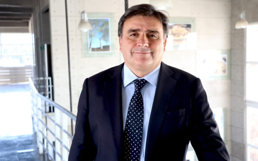 Fue replicada en Twitter y canal municipal: la llamada de atención de la Contraloría al alcalde de Colina por manifestarse a favor de una candidata en una entrevista