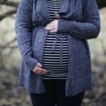 Cambio de jurisprudencia: Contraloría establece que funcionarias públicas embarazadas que son expulsadas de organismos públicos están amparadas bajo el fuero maternal