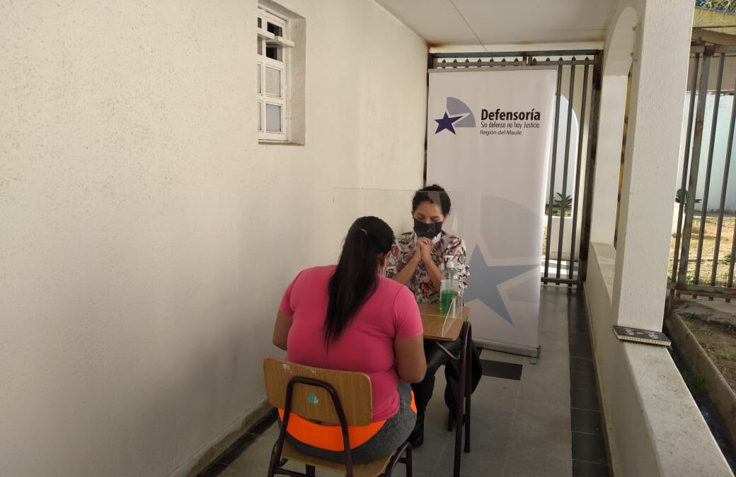 Se llevó a cabo en Talca: la iniciativa de la Defensoría para que internas en recinto penitenciarios puedan realizar trámites para retener el 10% de las AFP