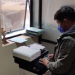 “Antes yo no creía poder hacer algo diferente”: el pescador que cumple su pena trabajando como auxiliar administrativo en las oficinas Defensoría de Iquique