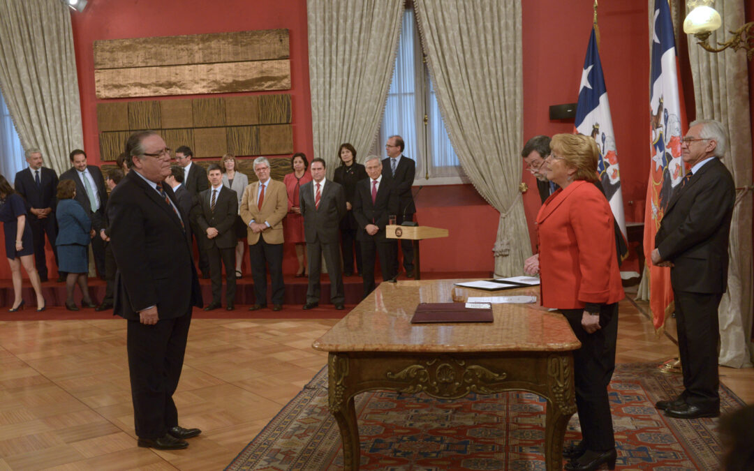 Correos secretos del segundo gobierno de Bachelet (Parte II): e-mail evidencia orden para nombrar a exfiscal del caso Caval como notario y expone la férrea oposición que tuvo la Presidenta por indulto a exfrentista