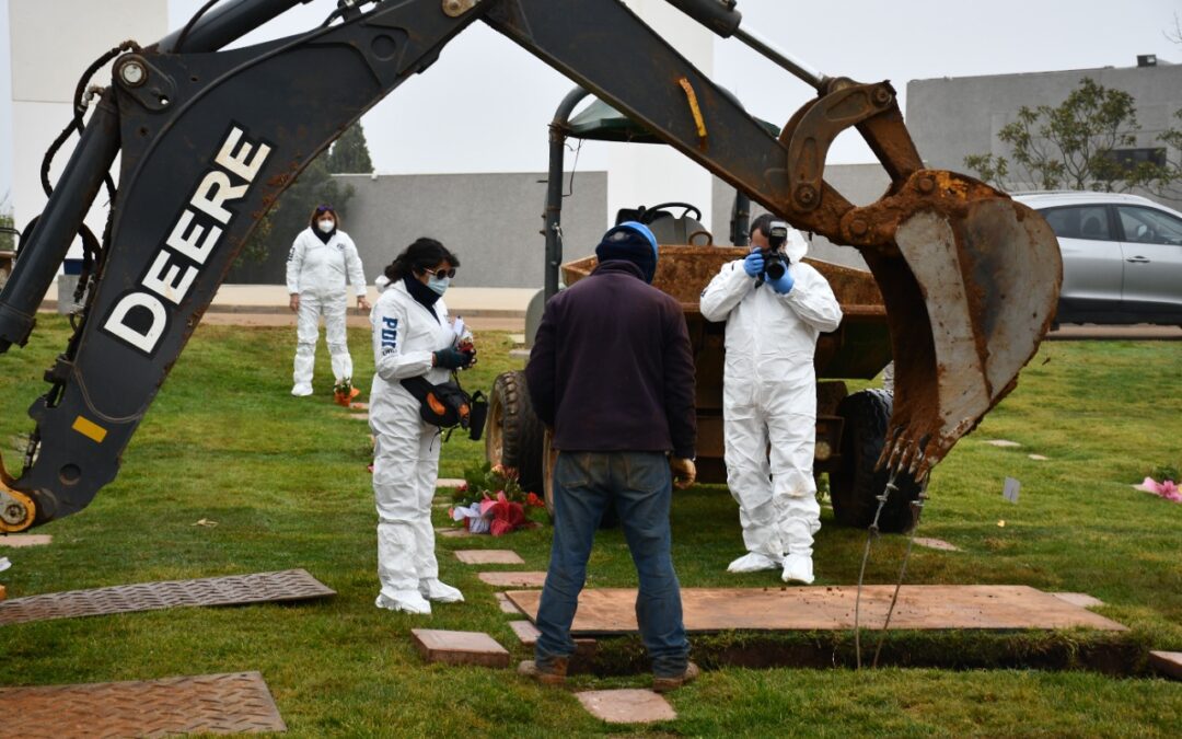 Los ángeles de Guayacán: ministro Hormazábal exhuma cuerpo de niño de 8 años que habría sido fusilado por personal militar en 1973