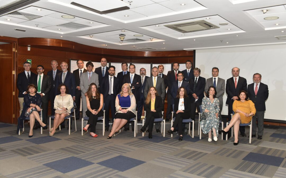 Centro de Arbitraje y Mediación de la Cámara de Comercio de Santiago incorpora a 33 nuevos árbitros a su nómina general