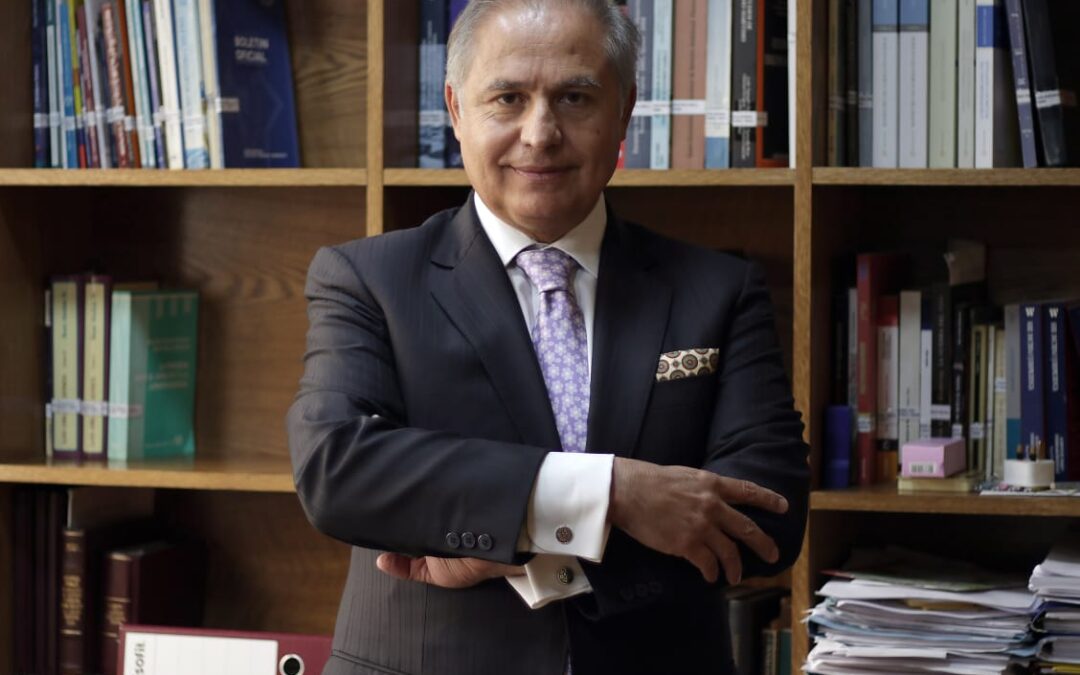 Prestigioso ranking Best Lawyers reconoce a Juan Carlos Manríquez como el abogado del año en categoría Defensa Penal