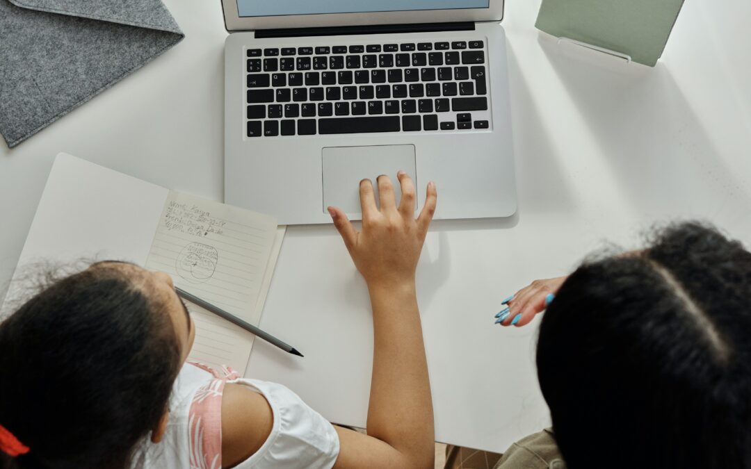 Debía cumplir su rol de madre: Corte de Santiago acoge demanda por despido injustificado de trabajadora de Fashion’s Park que fue a reunión de apoderados a pesar de que no autorizaron su salida