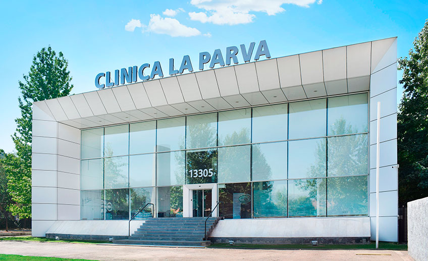 Tribunal deja con prohibición de salir del país a exgerente de clínica estética del doctor Vidal
