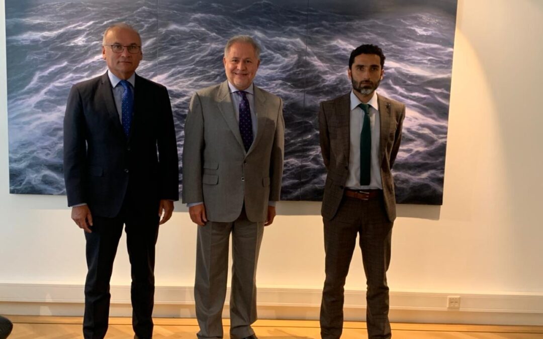 Abogado Juan Carlos Manríquez viaja a La Haya y se reúne con embajador de Chile en Países Bajos