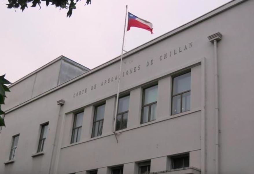 Corte de Chillán ordena a apoderada retirar publicaciones de red social Facebook en contra de profesora de Colegio Quillón