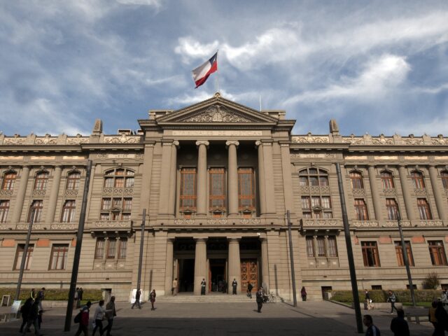 Corte de Santiago acoge solicitud de desafuero de diputado Joaquín Lavín León