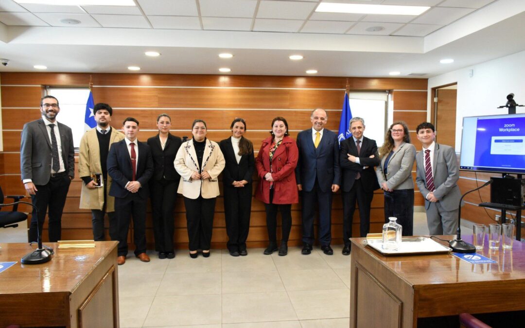 Estudiantes de derecho viven la experiencia alegar en tribunales en el segundo torneo de debate jurídico de la Corte de Apelaciones de San Miguel