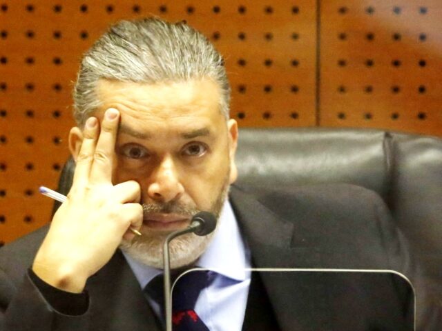 ¿Quién es el juez Daniel Urrutia, el magistrado que dejó en prisión preventiva a Joaquín Lavín Jr?