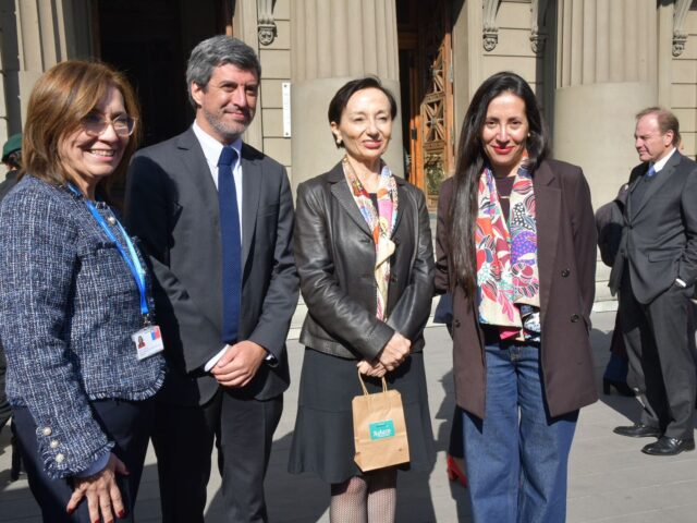 Presidenta de la Corte Suprema asiste a feria de la justicia realizada en explanada frente al Palacio de Tribunales