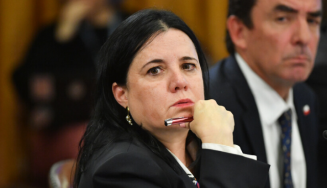 Contraloría dictamina que exministra Steinert vulneró el deber de abstención por requerimientos sobre el Clan Chen