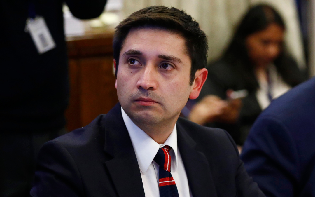 Senador Calisto contraataca en dos frentes: pide cambio de fiscal y que el TC suspenda la investigación por fraude
