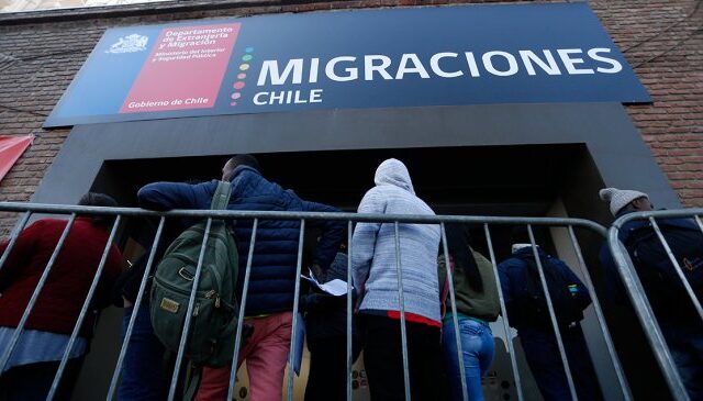 Mercado negro de residencias: La ofensiva del CDE contra la red que “aceleraba” trámites en el Servicio de Migraciones