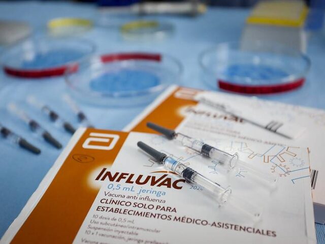 La inmunización del más allá: Informe de Contraloría revela vacunas a muertos y pérdida de 3 millones de dosis