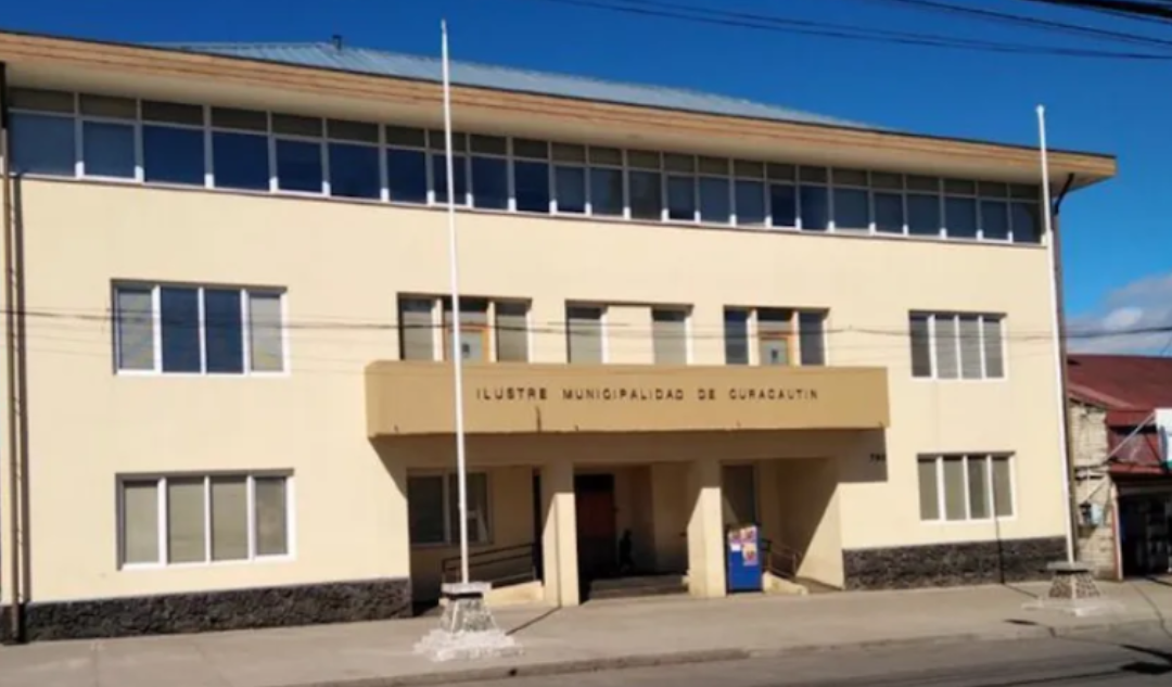 Contraloría envía al Ministerio Público informe por contratos de $758 millones con parientes de funcionarios en Municipalidad de Curacautín